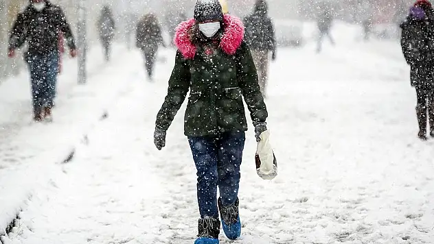 Ladik ilçesine mevsimin ilk karı yağdı