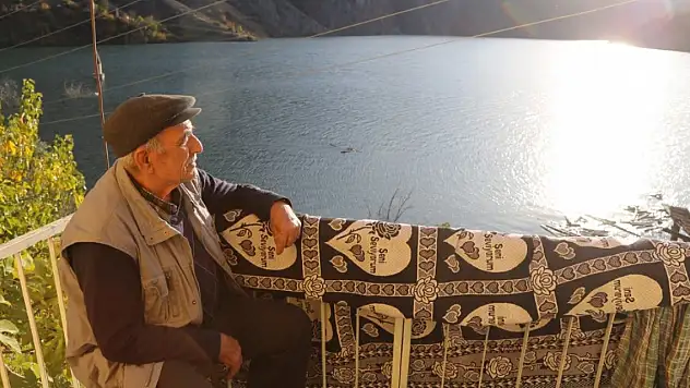 Köyün yarısı sular altında