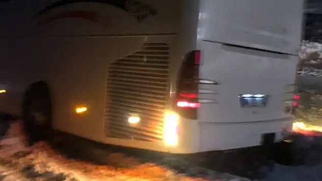 Kar yağışı mahsur bıraktı