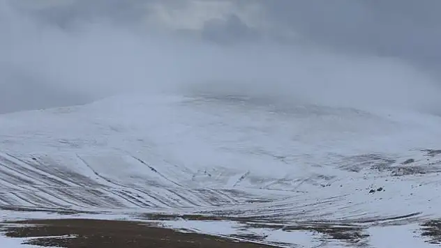 Kars'ın yüksekleri karla kaplandı