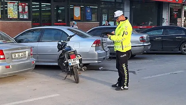 Motosikletin çarptığı yaya yaralandı