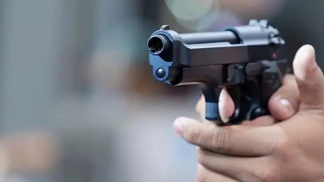 Aranan şahıslar  silahla yakalandı