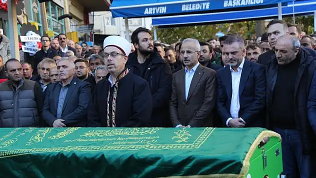 Artvin Gençlik Kolları Başkanı'nın cenaze törenine Bakan Uraloğlu da katıldı