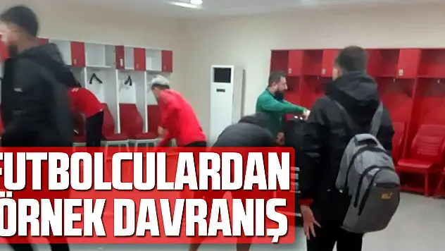 Futbolculardan Örnek Davranış