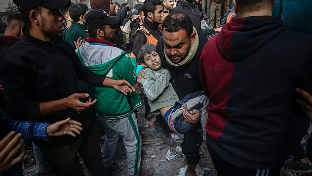 Gazze'de can kaybı 17 bin 700'e yükseldi