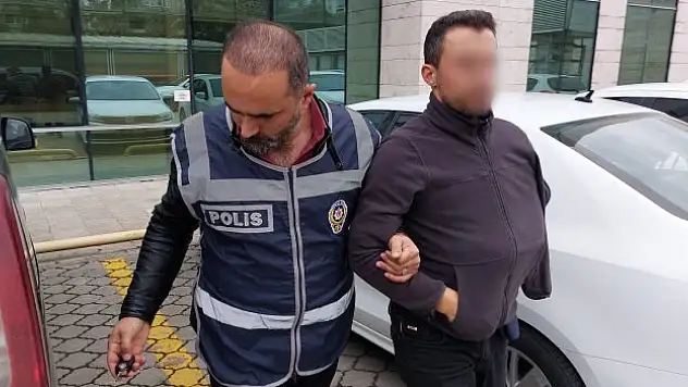 Sırtından bıçakladı