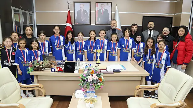 Minik Sporcularından Topaloğlu'na Ziyaret