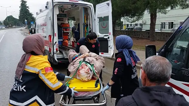 Ambulansla çarpıştı