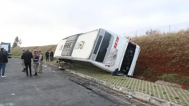 Şanlıurfa'da otobüs ile tır çarpıştı: 10 yaralı