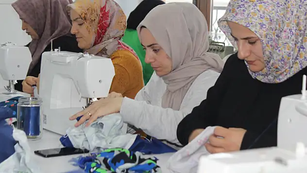 Kadınlar Evlerine Katkı Sağlıyor