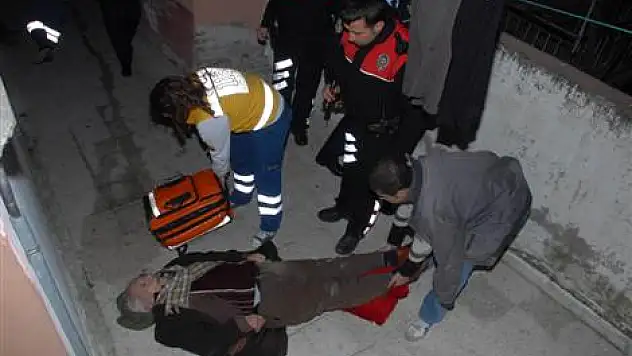 Merdivenden Düşen Yaşlı Adam Ağır Yaralandı