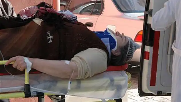 Samsun'da Lastiği Patlayan Otomobil Bariyerlere Çarptı: 1 Ölü  2 Yaralı