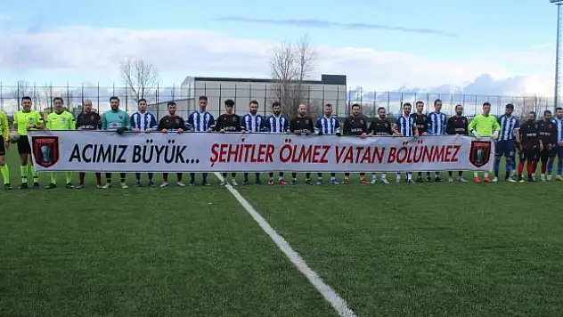 Futbolcular şehitleri unutmadı