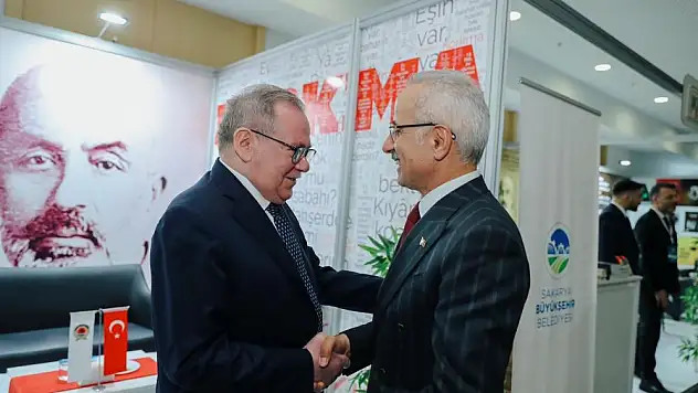 Bakan Uraloğlu, Samsun standını ziyaret etti