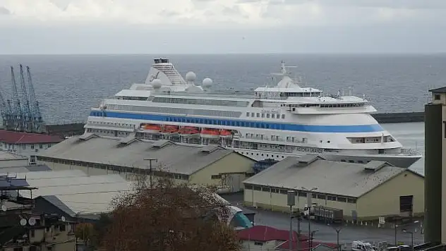 Kruvaziyer gemisi Trabzon'da