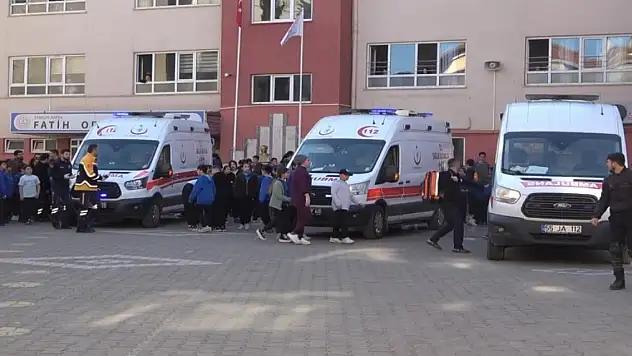 Ortaokulda gıda zehirlenmesi şüphesi