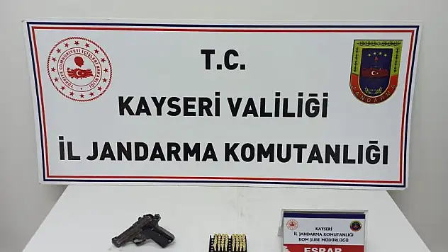 Gazinoda ruhsatsız tabanca ve uyuşturucu ele geçirildi