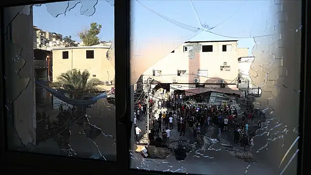 Batı Şeria'nın Tulkerim kentindeki baskınlarına ikinci gününde devam ediyor