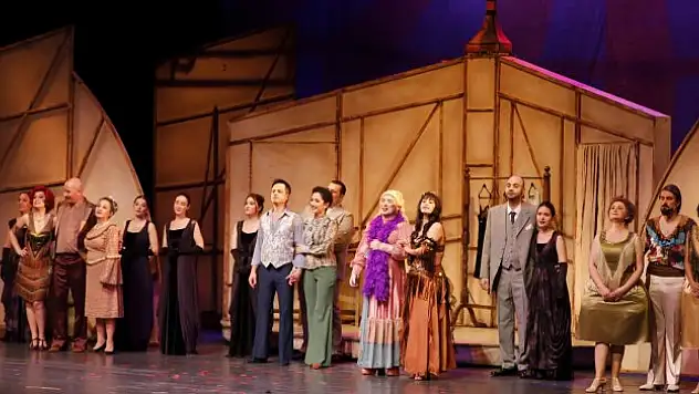 'Hisseli Harikalar Kumpanyası' Sahnede