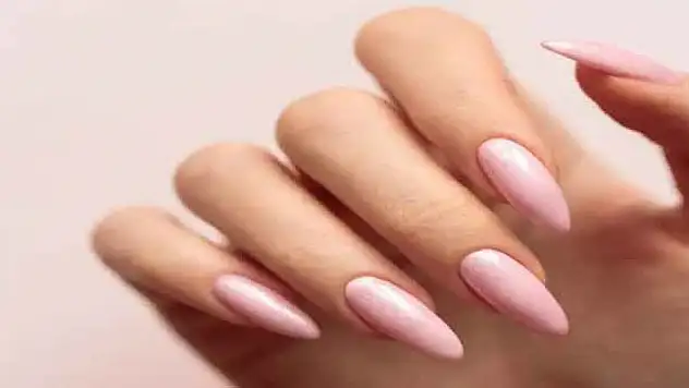 Uyarılara rağmen 'kalıcı oje ve protez tırnak çılgınlığı'