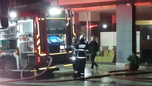 Mağaza çatısında yangın