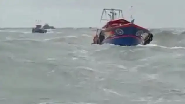 Tekne alabora oldu: 12'si çocuk 14 ölü