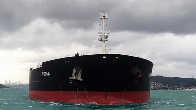 İstanbul Boğazı tankerin demir atması nedeniyle gemi trafiğine kapatıldı