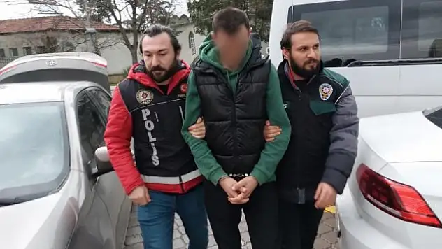 Valizindeki ısıtıcı ve monitörün içinden uyuşturucu çıkan şahıs tutuklandı