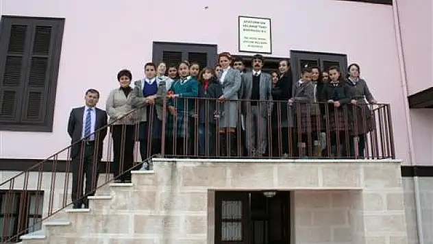 AlaçamlıÖğrencilerden Atatür Evi'ne Ziyaret