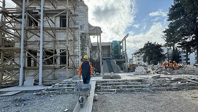 Tarihi meclis ve valilik binaları yeniden inşa edilecek