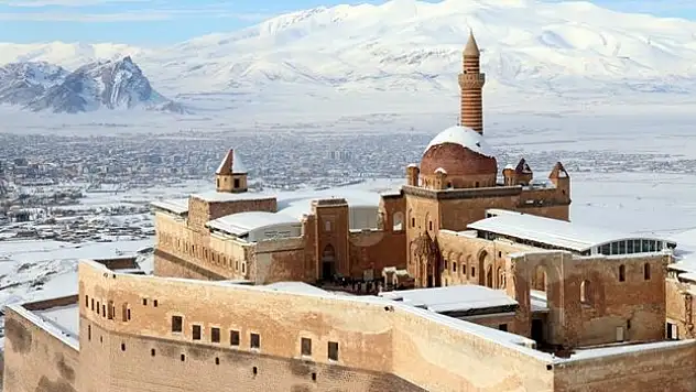 İshak Paşa Sarayı ziyaretçileri ağırlıyor