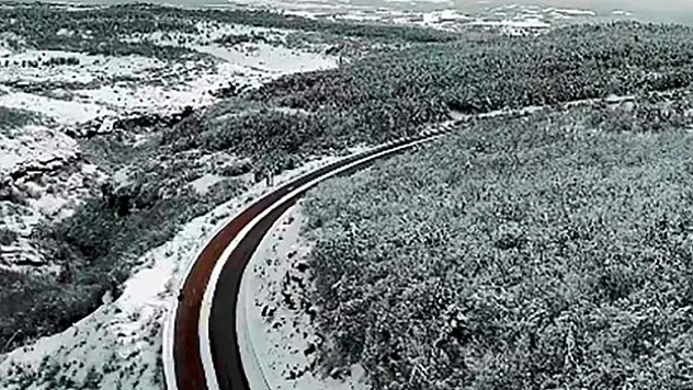 Karla kaplanan orman havadan görüntülendi