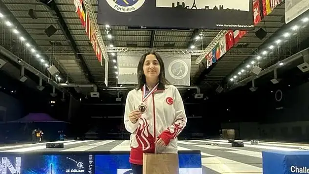 Milli eskrimci, Fransa'da bronz madalya kazandı