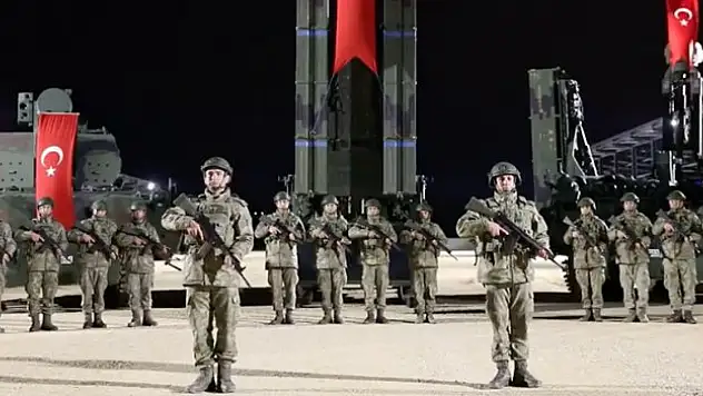 Mehmetçikler Saygı Duruşunda