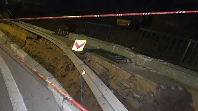 Bursa'da yol çöktü