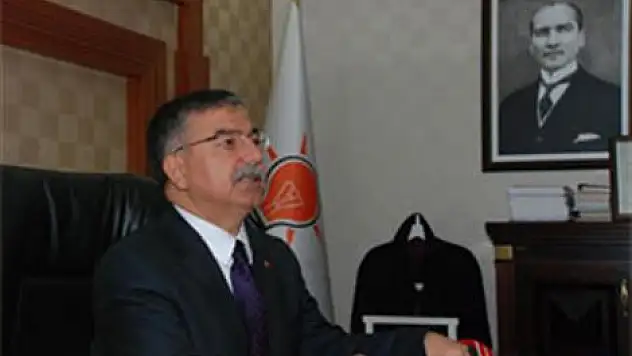 'Zorunlu askerlik devam edecek'