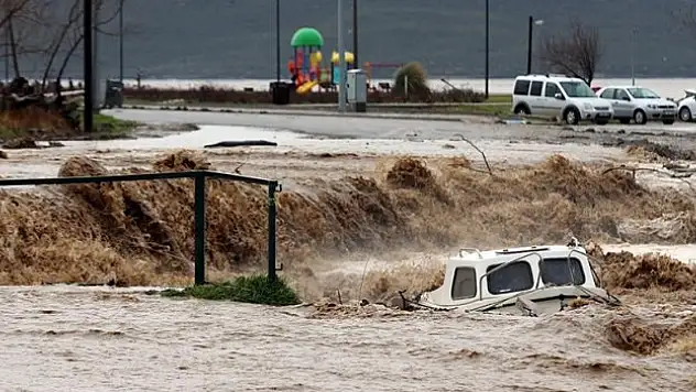 Çanakkale'de Kepez Çayı taştı