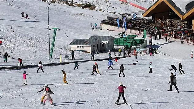 EN FAZLA KAR KALINLIĞI 177 SANTİMETREYLE KARTALKAYA'DA