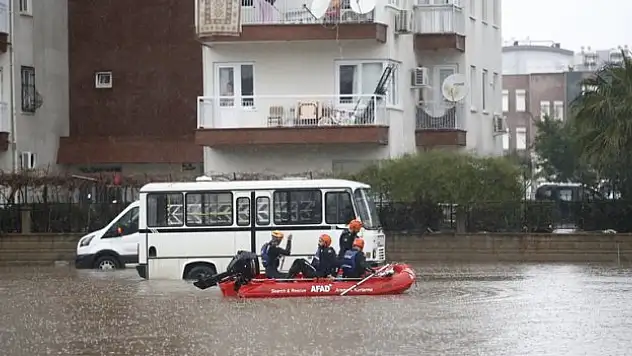 Antalya'daki şiddetli yağışta 1 kişi hayatını kaybetti