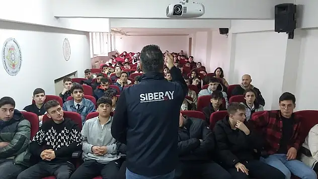 'DİJİTAL TEHLİKELERE'KARŞI BİLGİLENDİRME