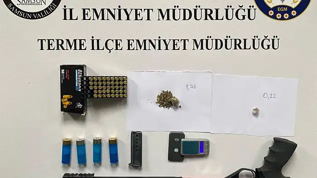 Terme'de silah ve uyuşturucu ele geçirildi