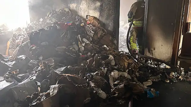 2 KATLI EVDE ÇIKAN YANGIN SÖNDÜRÜLDÜ