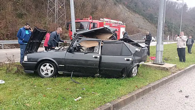 devrilen otomobilin sürücüsü yaralandı