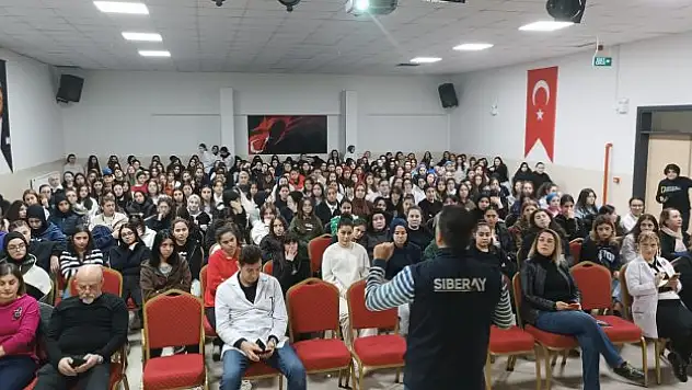 Öğrencilere 'Siber suçlar' semineri