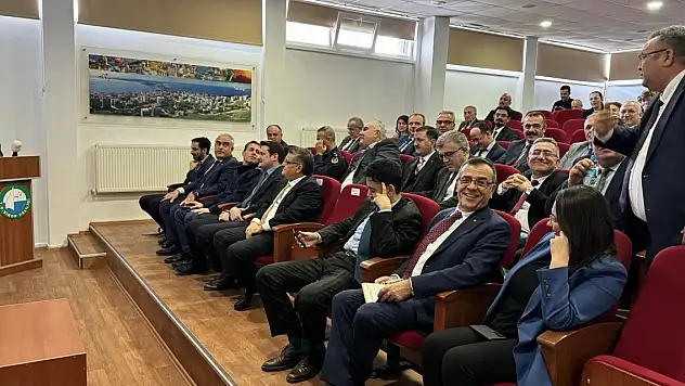 Kamu ve Özel Sektöre  yönelik 'Liderlik Eğitimi' verildi