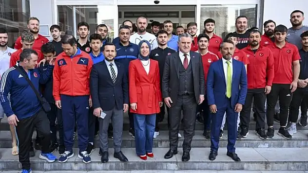 Osman Aşkın Bak, Ankara'da sporcularla bir araya geldi