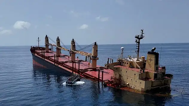 İngiliz gemisi battı