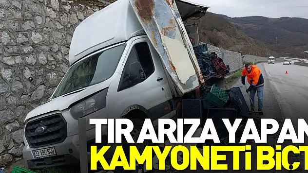 Tır arıza yapan kamyoneti biçti