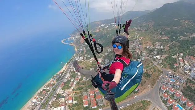 VALİ YARDIMCISININ HEDEFİ MİLLİ PARAŞÜTÇÜ OLMAK