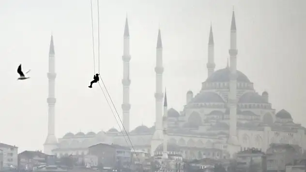 Kadın jandarmalar, 15 Temmuz Şehitler Köprüsü'nden halatlarla indi